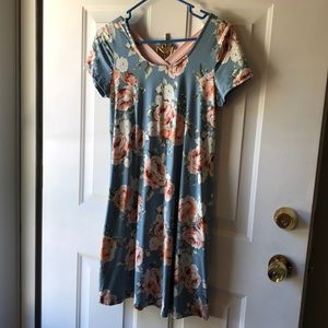 Very soft floral dress w/ pockets!!